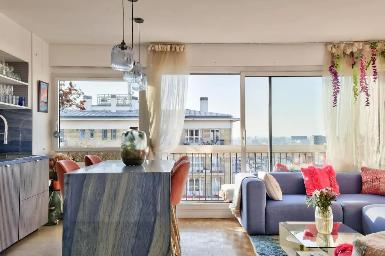 Bright Apartment For 2 People - Paris 18 France